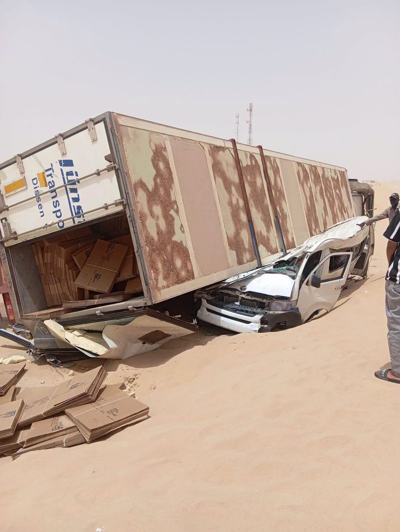 نواذيب : سقوط شاحنة على باص نقل عند الكلم 85 ” لائحة الضحايا وتفاصيل الحادث”